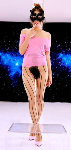 日月俱乐部 小圈子内部秀 甄甄丝袜秀 2V/2.52G